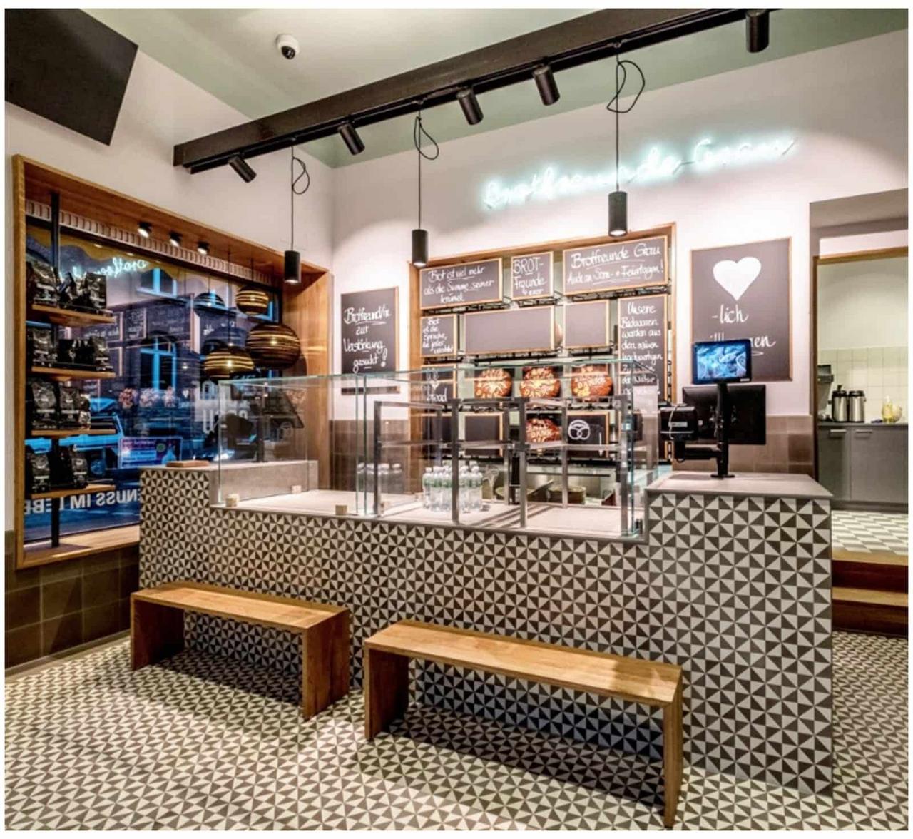 VIA Zementfliese in einer Baeckerei VIA Zementfliese in einer Baeckerei