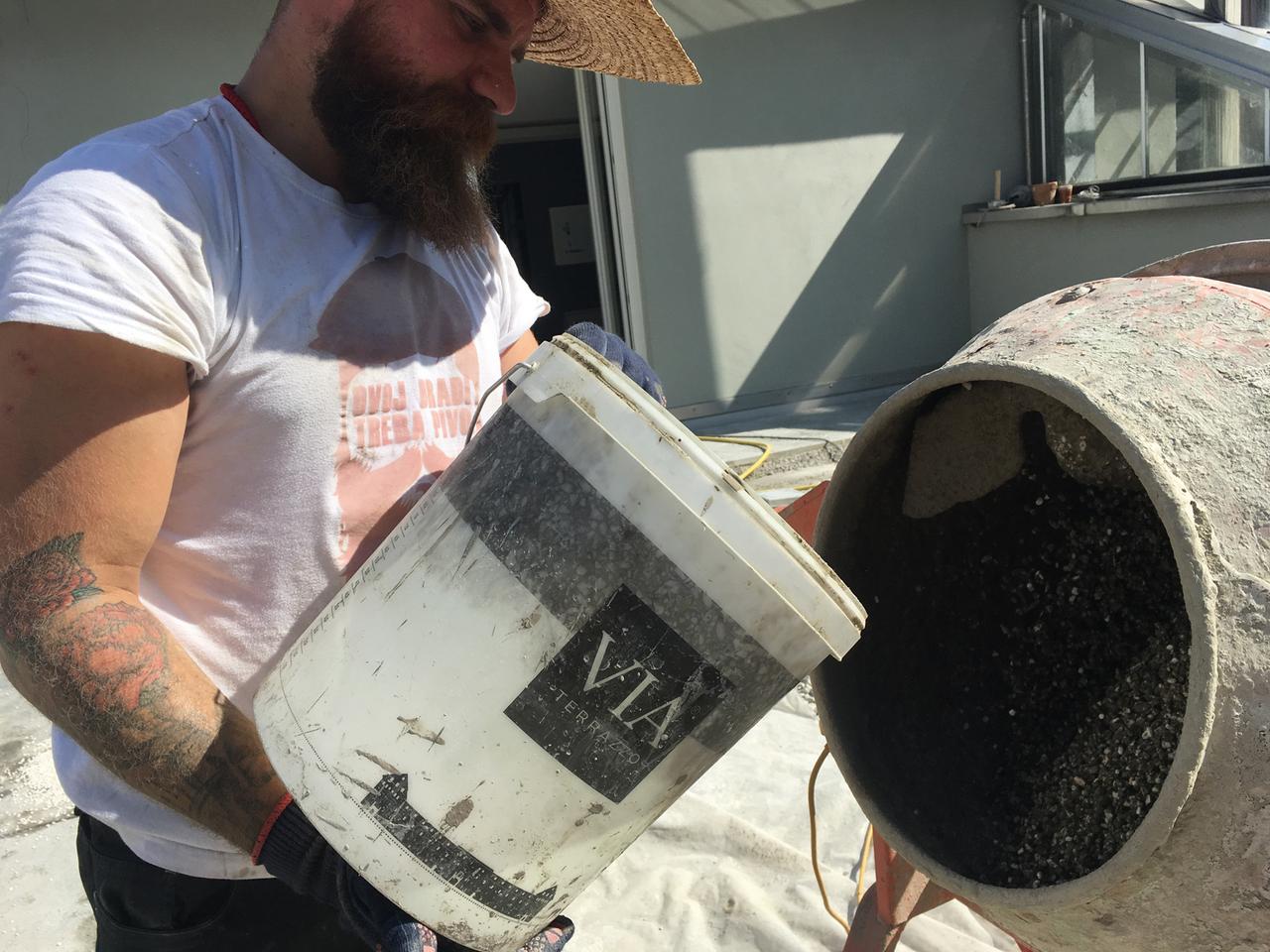 mixing the drainage mortar 