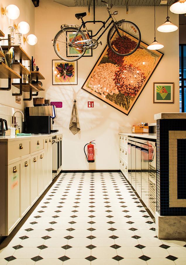 VIA Zementmosaik schwarz weiß in Rauten Optik