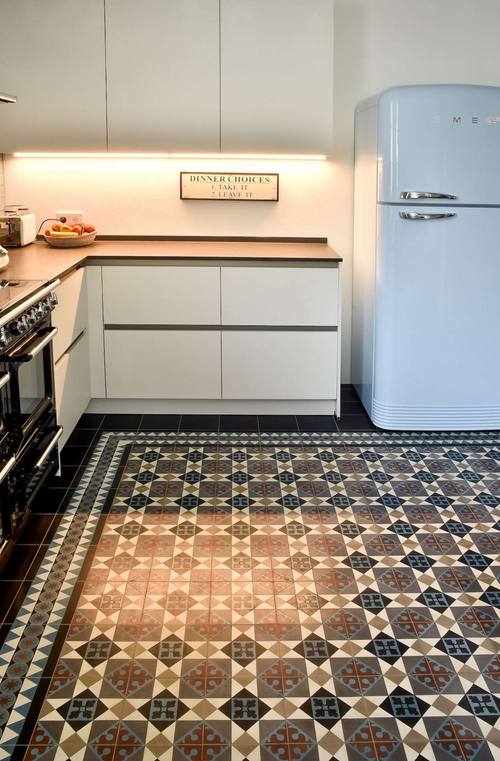 Klassisches Muster, moderne Küche