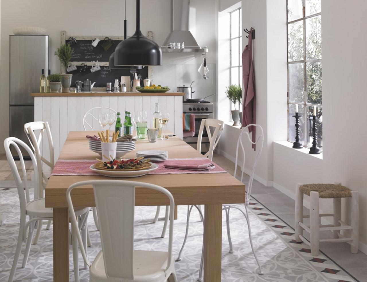 zweifarbige Terrazzoplatte mit weißer Ranke auf grauem Grund in einer Küche zweifarbige Terrazzoplatte mit weißer Ranke auf grauem Grund in einer Küche