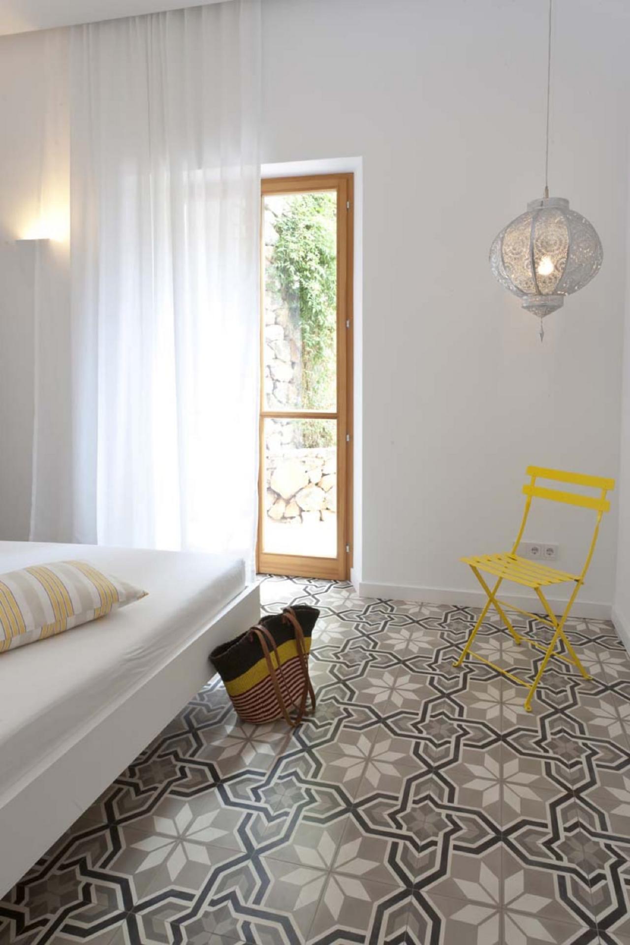 VIA Zementmosaikplatten N° 13252 im Schlafbereich VIA Zementmosaikplatten N° 13252 im Schlafbereich