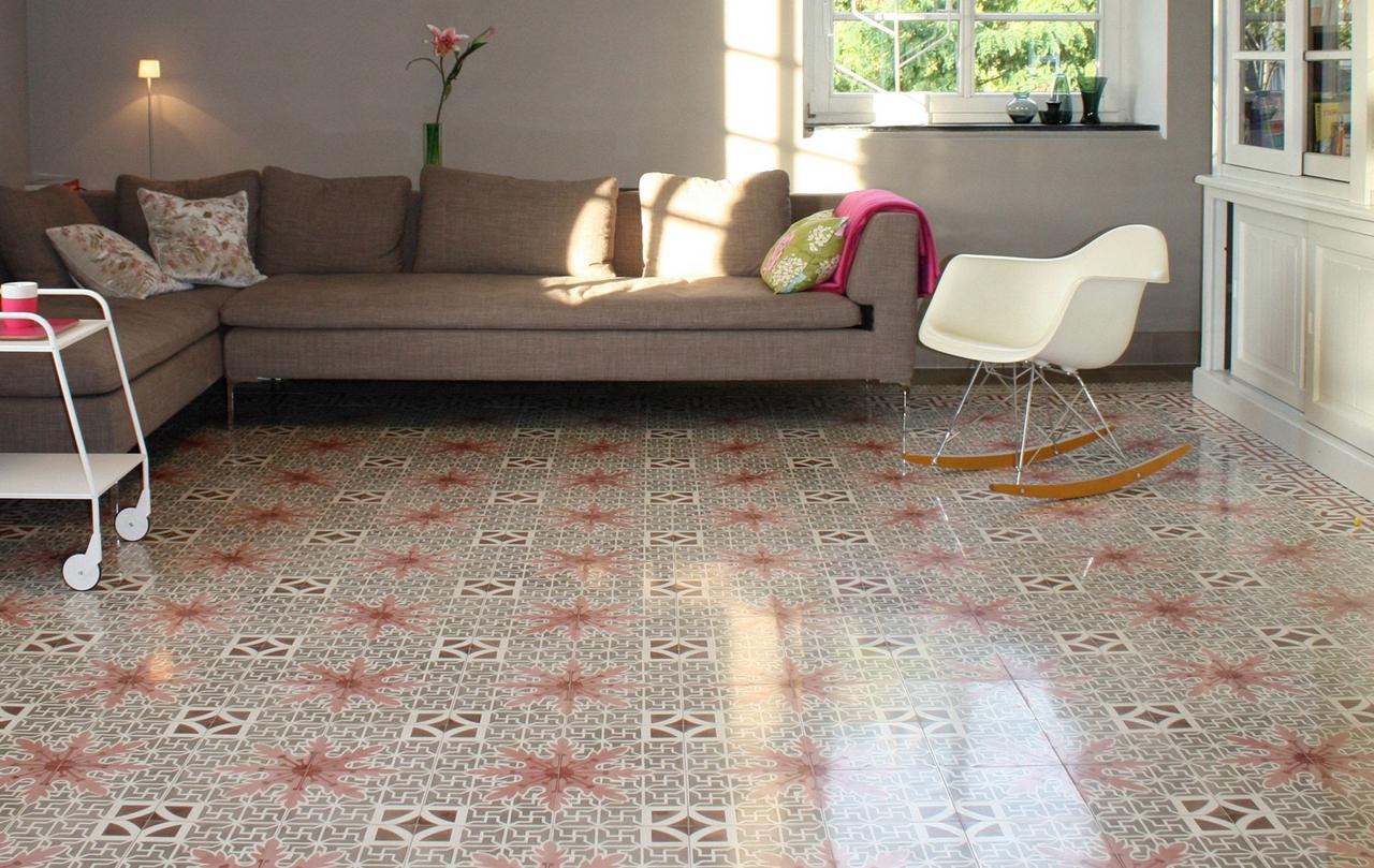 VIA Zementmosaikplatte N° 51072 im Wohnzimmer VIA Zementmosaikplatte N° 51072 im Wohnzimmer