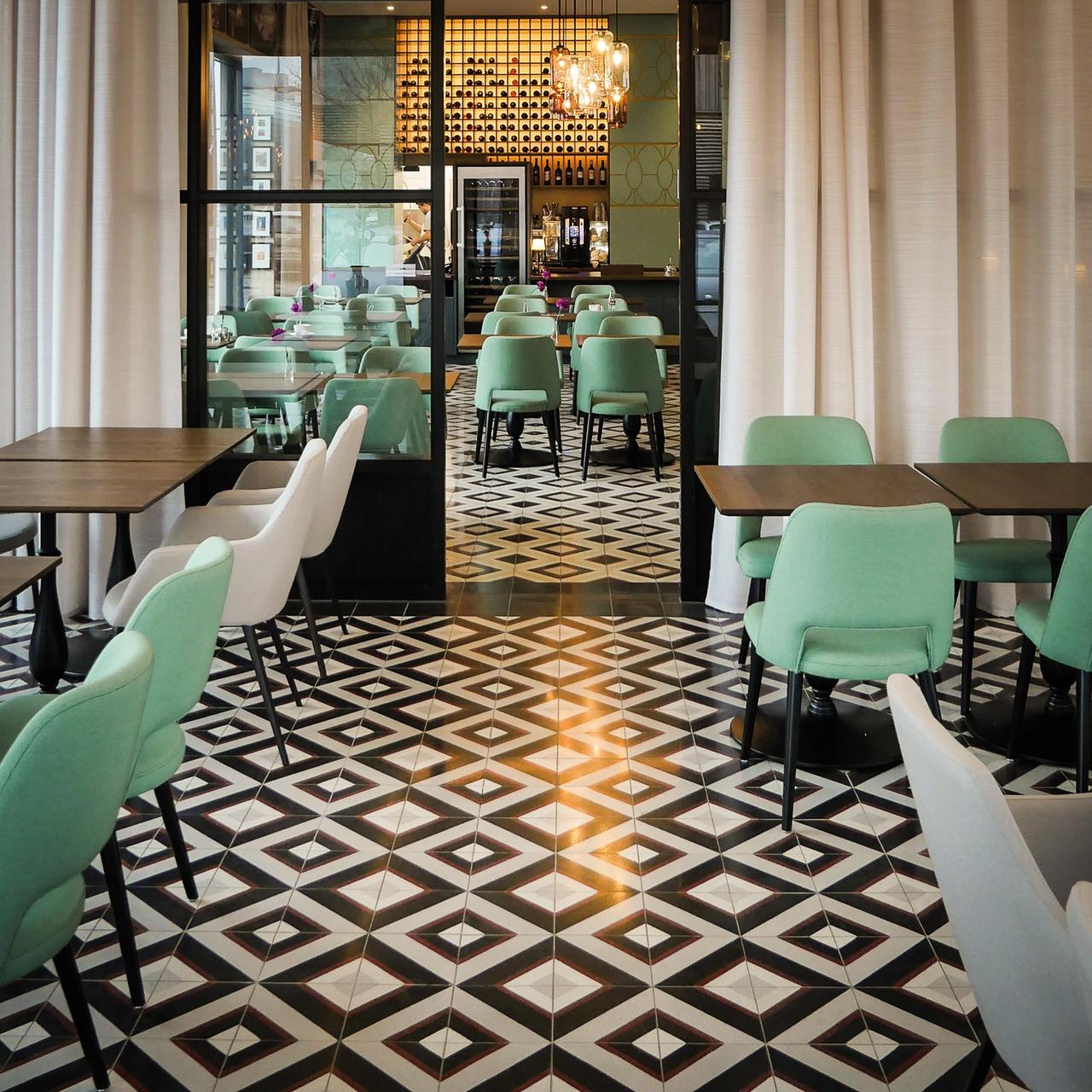 Restaurant, Bremerhaven, Bodenbelag, VIA, Via, Terrazzoplatten, Terrazzo, Fliesen, schwarz, rot, weiss