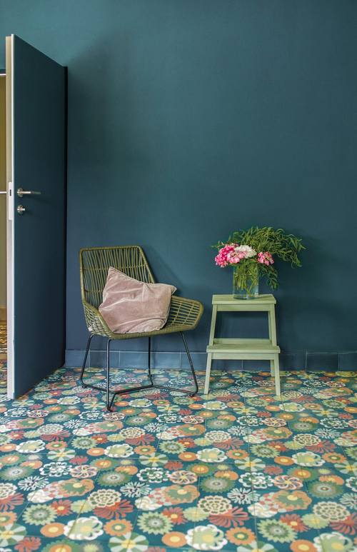 N° 712 Petrolblau mit Blumenwiese