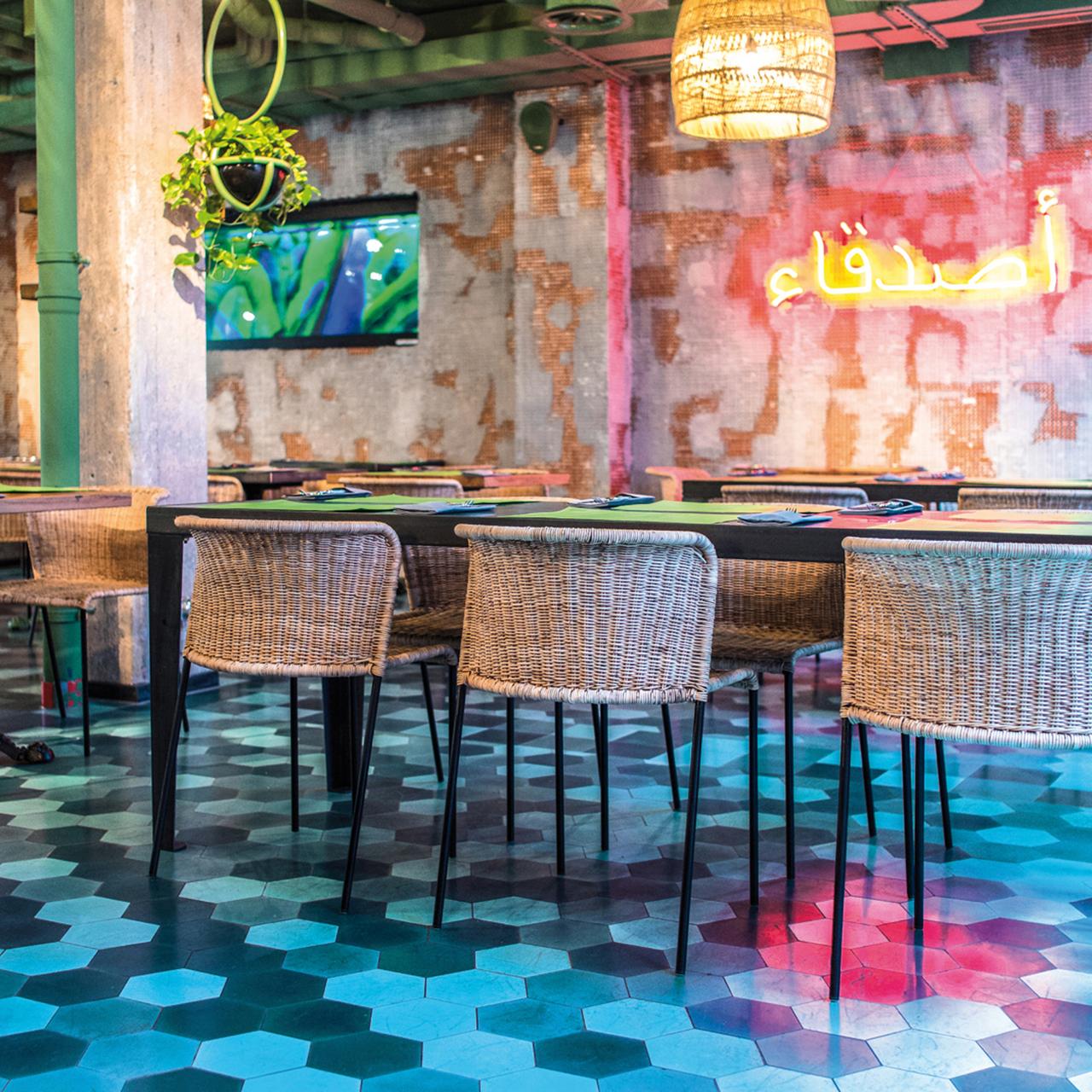 Sechseckfliesen in der Shuka-Bar in Frankfurt Sechseckfliesen in der Shuka-Bar in Frankfurt