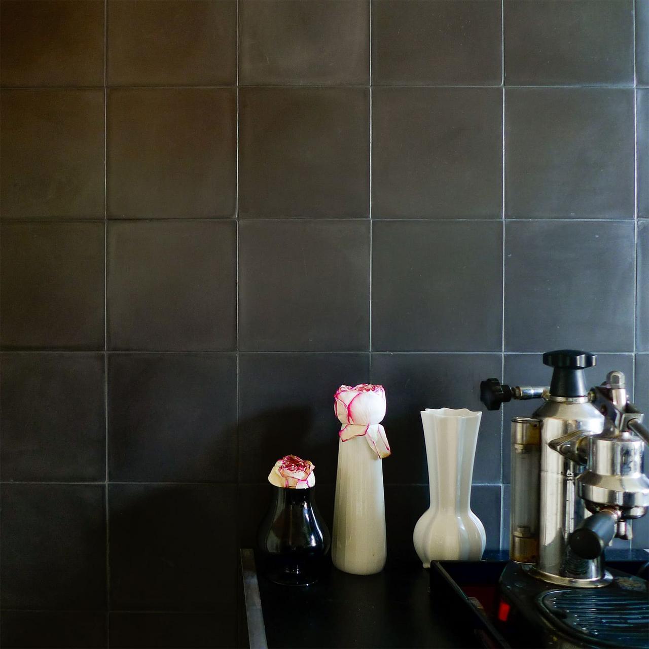 Zementfliesen als Küchenspiegel 