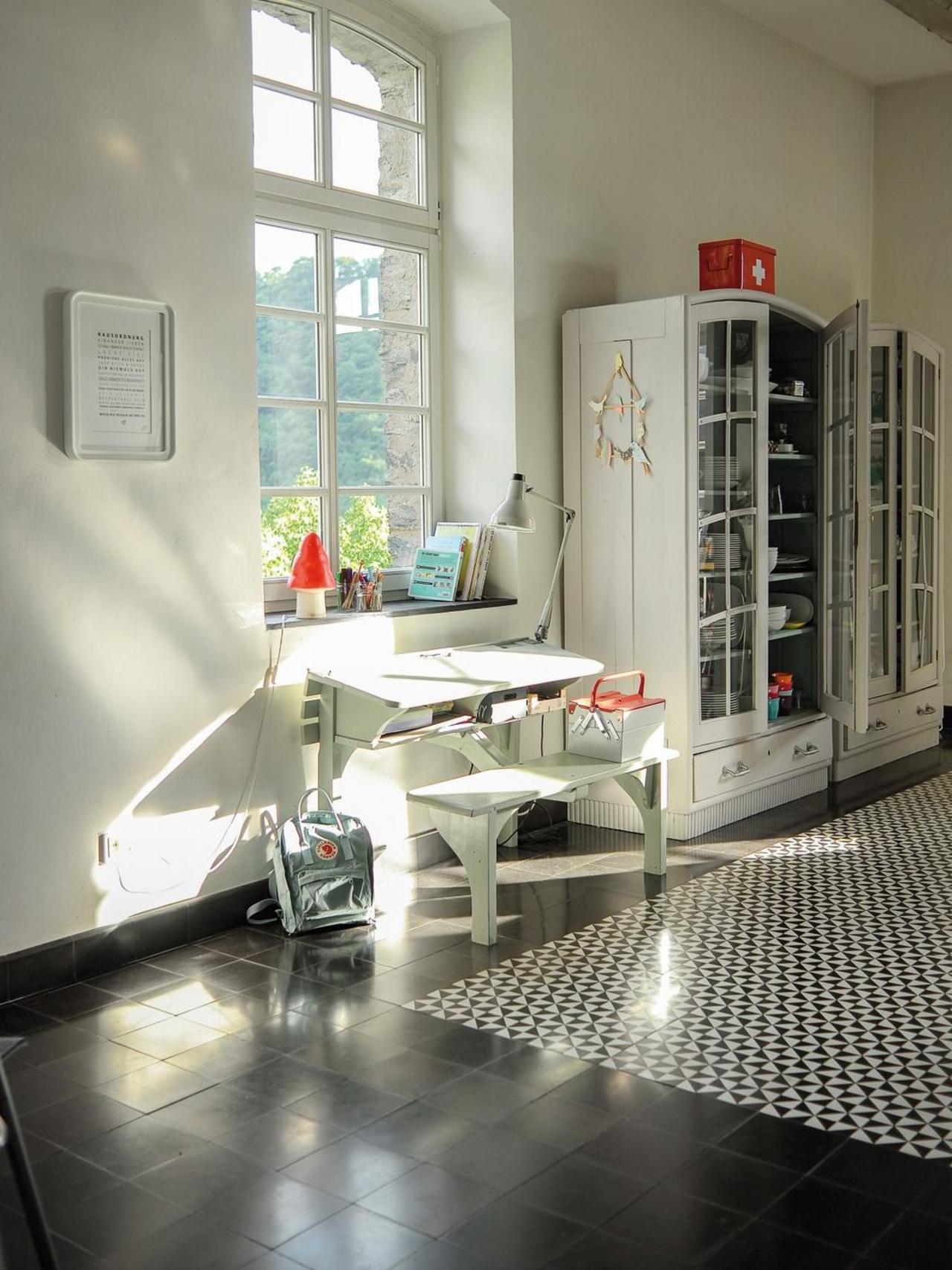 VIA Klassisches Dreiecksmuster in braun VIA Klassisches Dreiecksmuster in braun