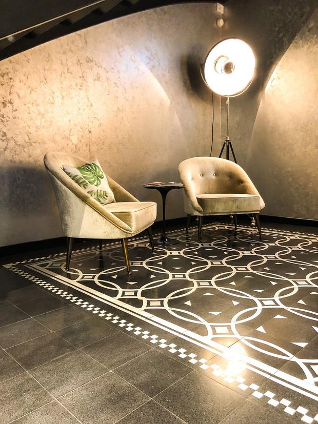 Lounge Terrazzoplatten schwarz/weiss Lounge Terrazzoplatten schwarz/weiss