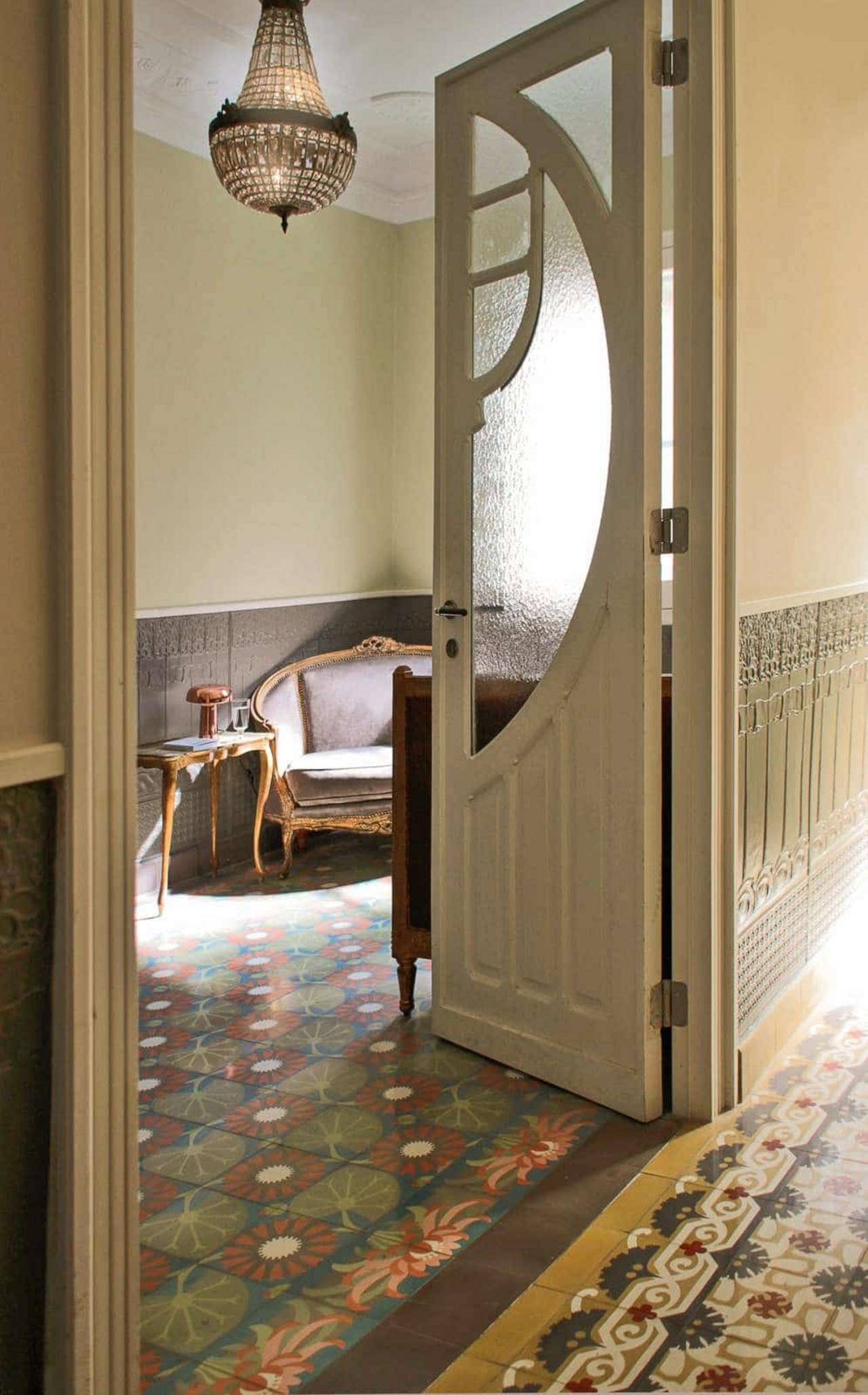 VIA-seerosenplatte im spanischen Salon 