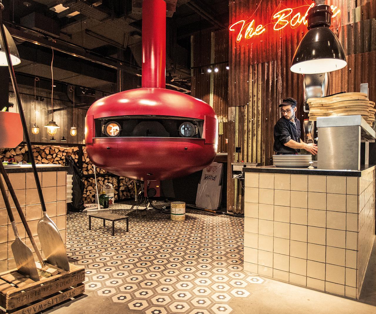 Soulkitchen Pizzeria Via Viaplatten Fliese 600454 Bodenbelag Pizzaofen rot Sechseckplatte Blümchenboden graubraun