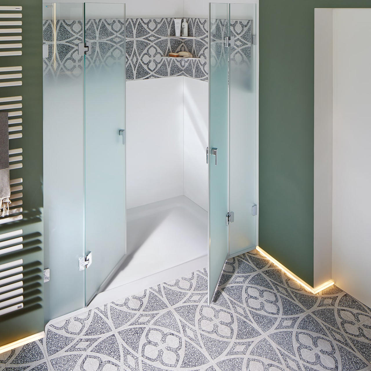 VIA Terrazzoplatten an Wand und Boden VIA Terrazzoplatten an Wand und Boden