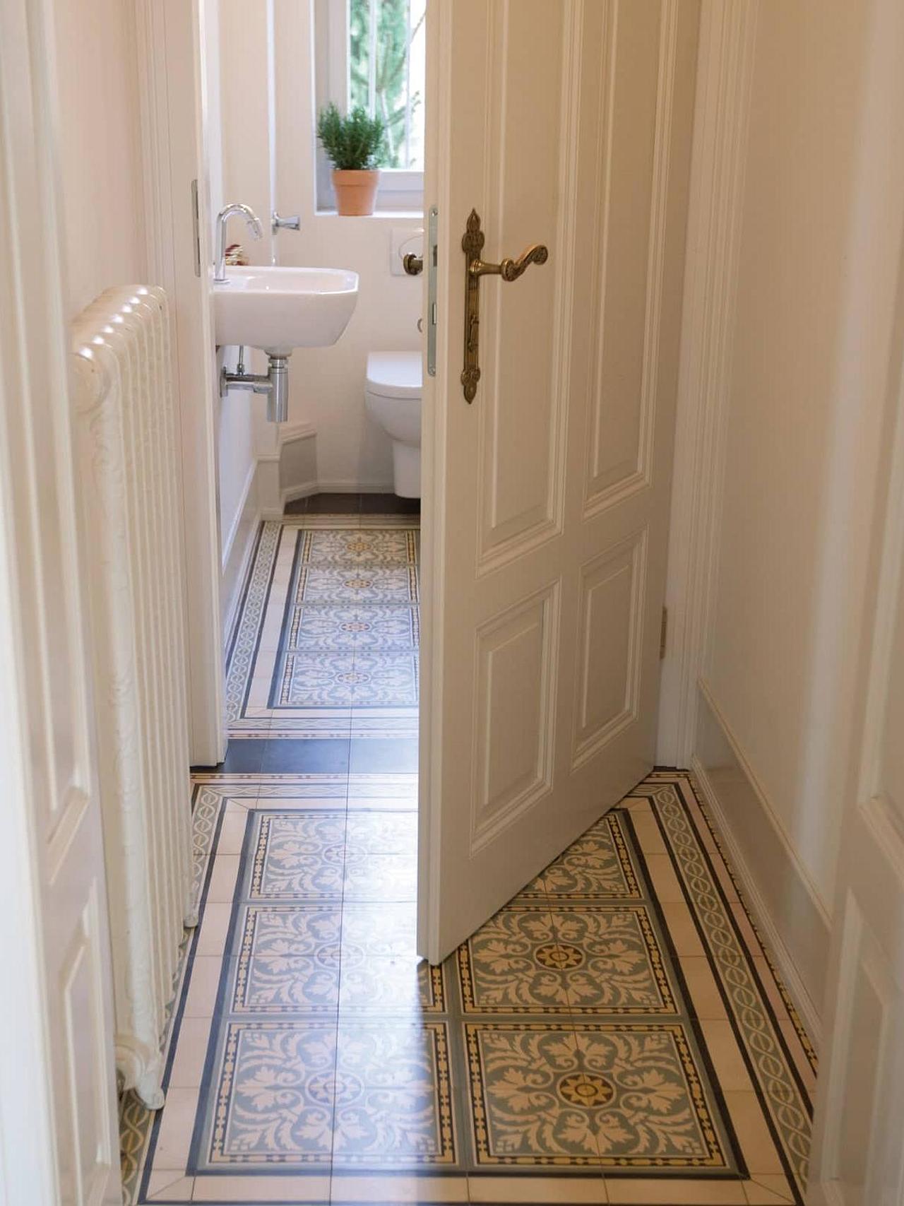 VIA Gründerzeit Muster mit warmen Tönen VIA Gründerzeit Muster mit warmen Tönen