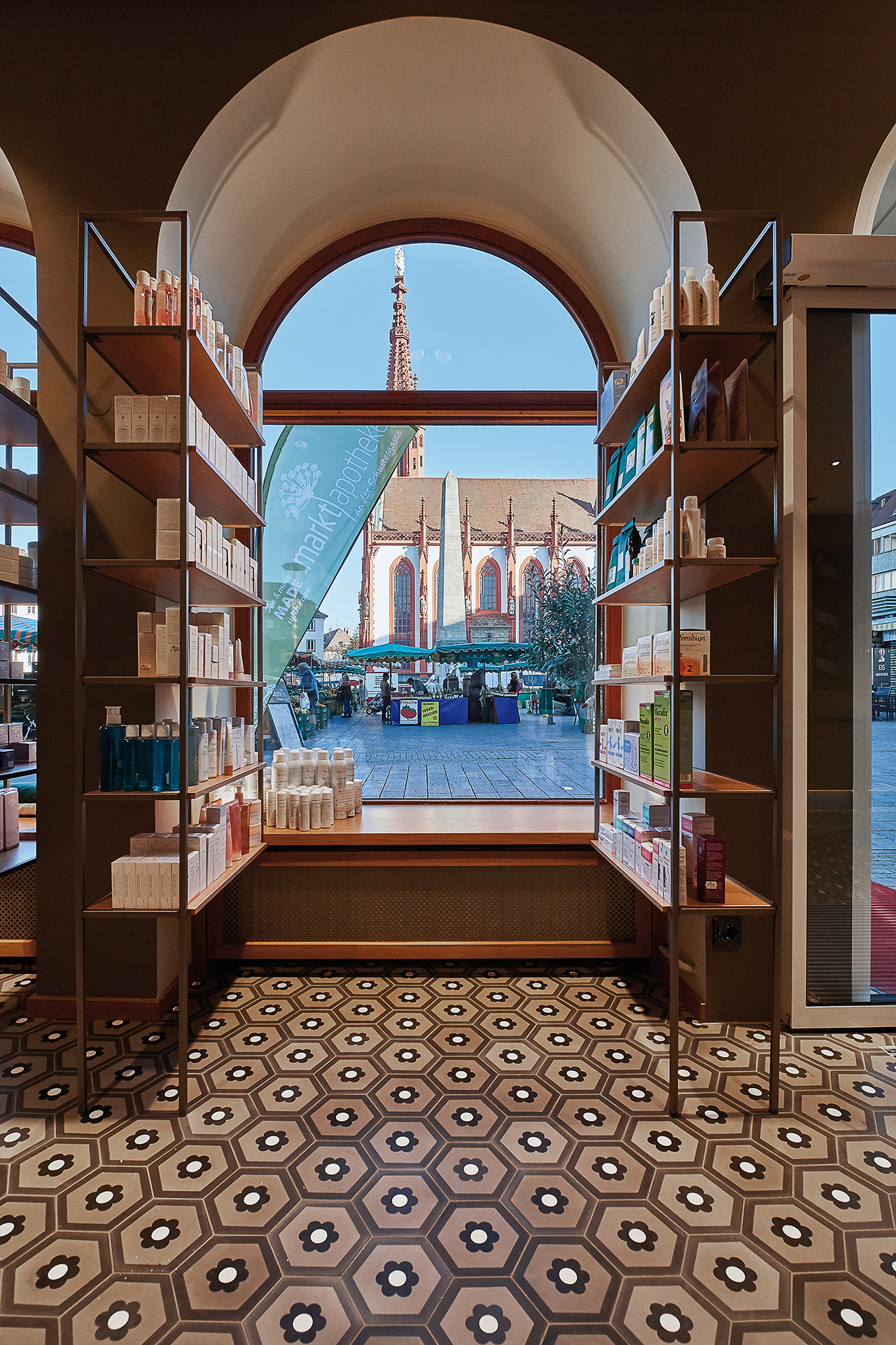 VIA Sechseck Blümchenplatte